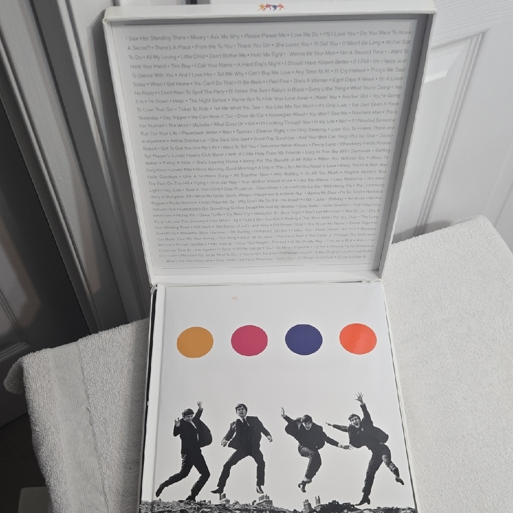 The Beatles: It Was 50 Years Ago Today - Deluxe Box Set & Memorabilia - Picture 3 of 6